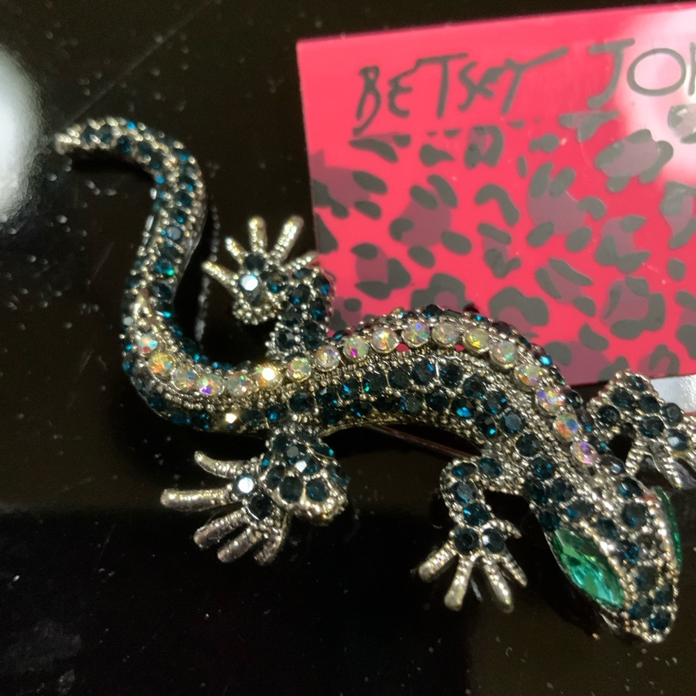 Betsey Johnson Brooch Pin Lizard Rhinestones Green Silver Tone NOS
